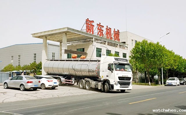 浙江客户自提35吨罐式拉鲜奶卡车现场