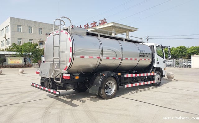 天润watchwhes7吨小型不锈钢奶槽罐车发往内蒙