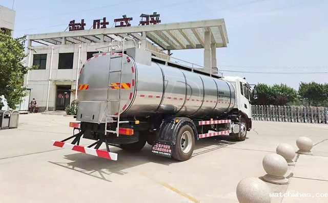 我公司东风天锦2轴国六鲜奶运输车发往陕西知名乳企