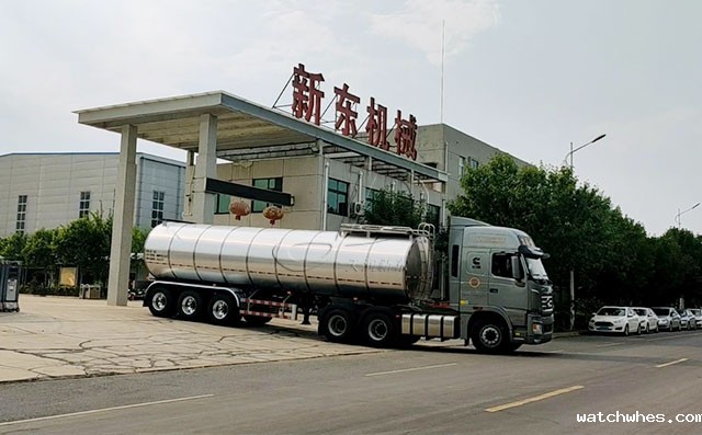 物流公司订购的34方鲜奶运输专用车周末发货