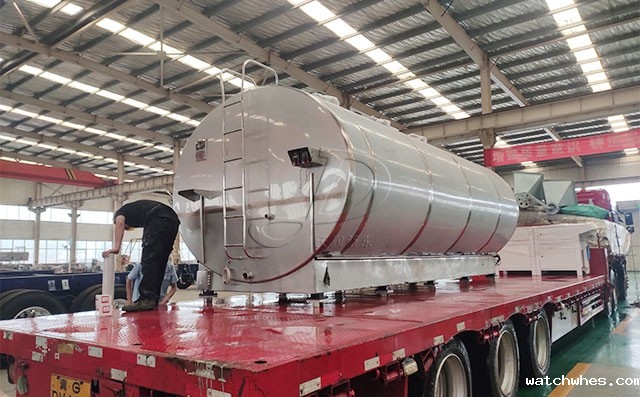 我公司20吨大型牛奶制冷罐准备发往宁夏