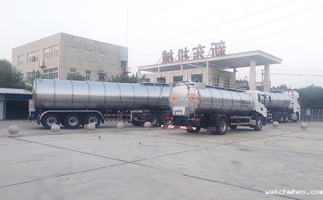 再走安徽两台34吨半挂鲜奶运输专用车