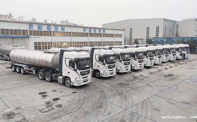 内蒙10台34方半挂鲜奶运输车下午顺利交车