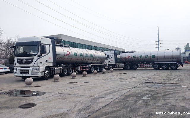 我公司5台34方半挂鲜奶运输车发往内蒙某物流公司