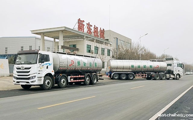 我公司3台半挂鲜奶运输车发完东北物流公司