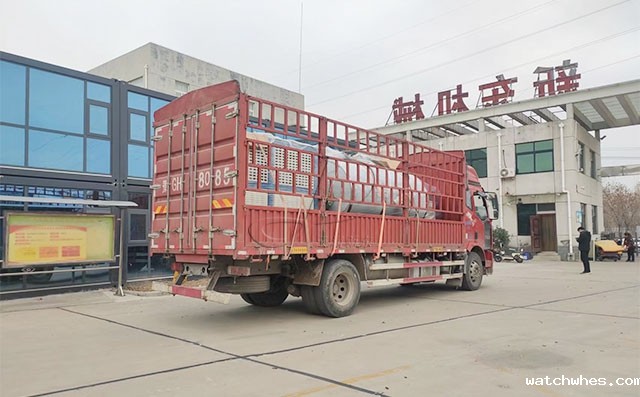 我公司5吨直冷式不锈钢鲜奶制冷罐发往陕西宝鸡