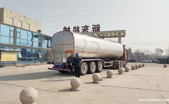 又一台天润watchwhes40吨鲜奶运输车发往河北