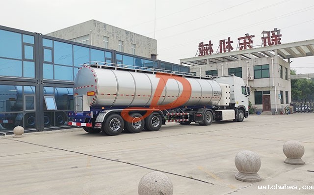 新疆客户订购的40吨半挂鲜奶运输车今日交付