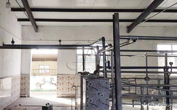 中置式<a href=/ target=_blank class=infotextkey>挤奶机</a>