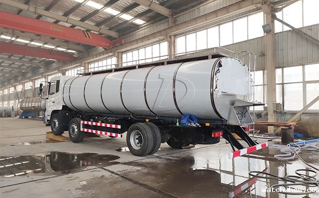 山东客户订购的16立方一体背罐保温奶车完成发车前清洗