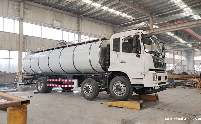 山东客户订购的16立方一体背罐保温奶车完成发车前清洗