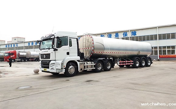 大型半挂鲜奶运输车
