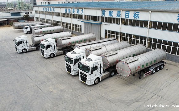 <a href=http://xnc.xdqj.com/xnc/ target=_blank class=infotextkey>半挂<a href=/ target=_blank class=infotextkey>奶罐车</a></a>