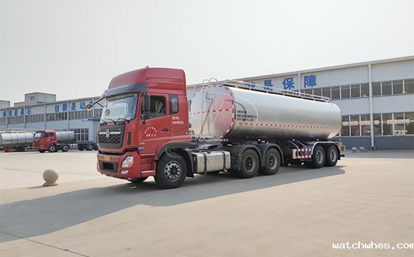 拖挂鲜牛<a href=/ target=_blank class=infotextkey>奶罐车</a>