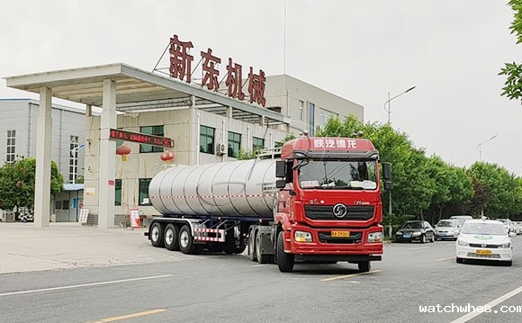 三轴半挂鲜奶罐车