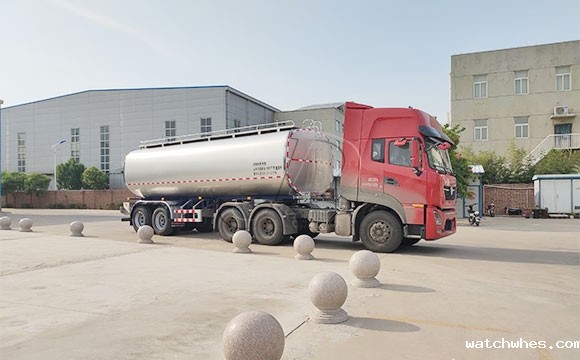 大型半挂牛奶罐式汽车