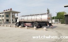 天津18立方304不锈钢运奶车客户提车现场