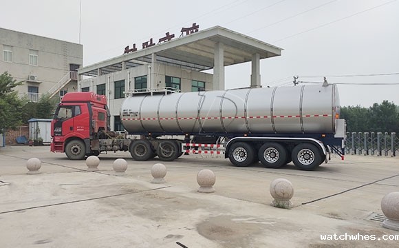 34吨牛奶运输物流车