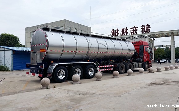 大型拖挂鲜牛奶罐车