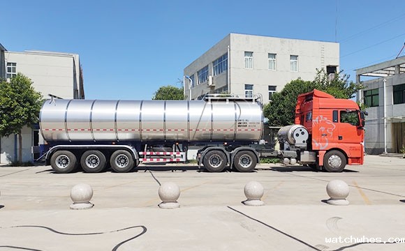 罐式拉牛奶卡车