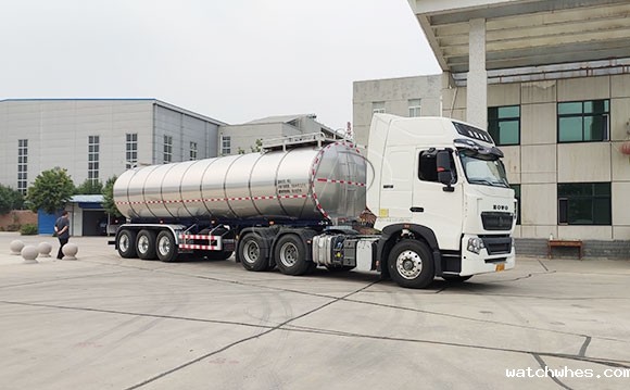 大型半挂收奶罐车