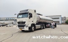 山东33吨大型半挂收奶罐车今天发往聊城