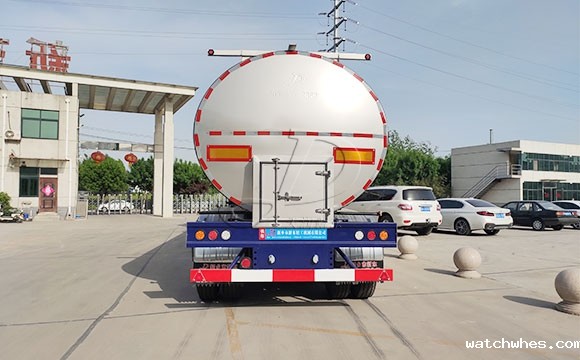 半挂鲜奶运输车