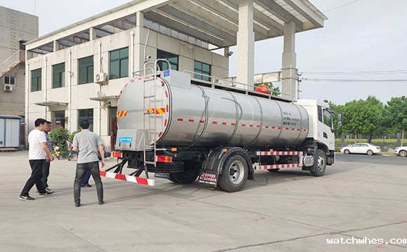 牛奶运输车