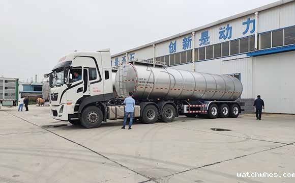 不锈钢保温运输罐车