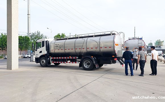 牛奶运输车