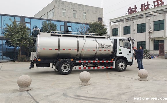 东风多利卡鲜奶运输车