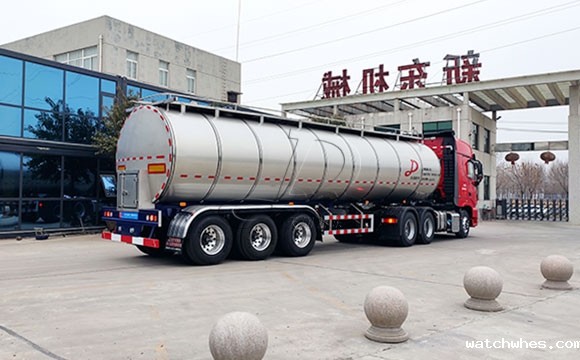 半挂牛奶运输专用车