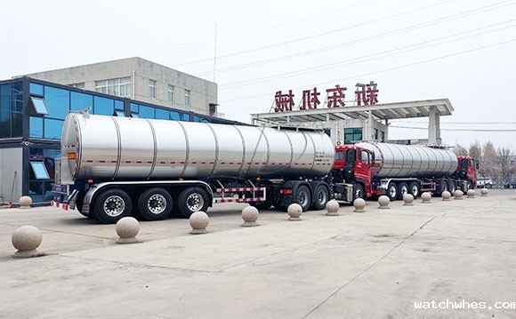 半挂鲜奶运输车