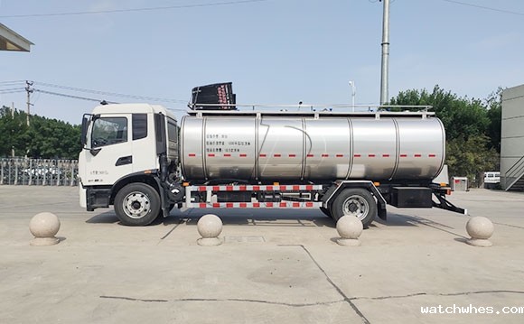 车罐一天鲜奶运输车