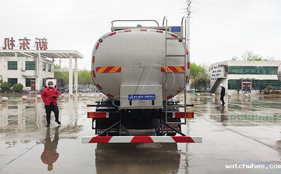 鲜奶运输车