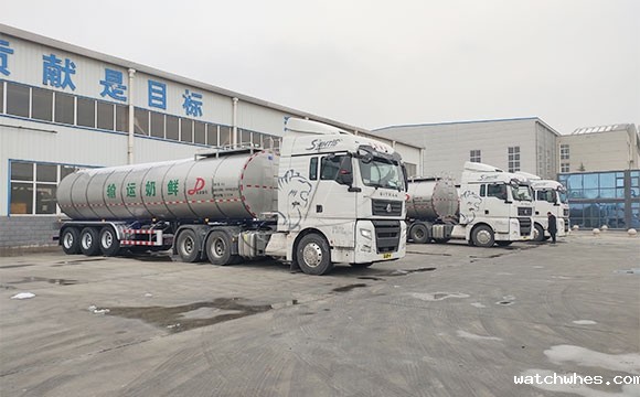 半挂鲜奶运输车