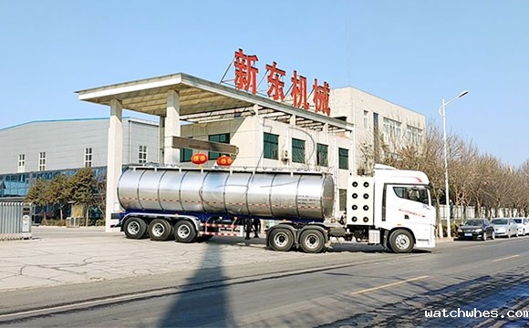 半挂鲜奶运输车