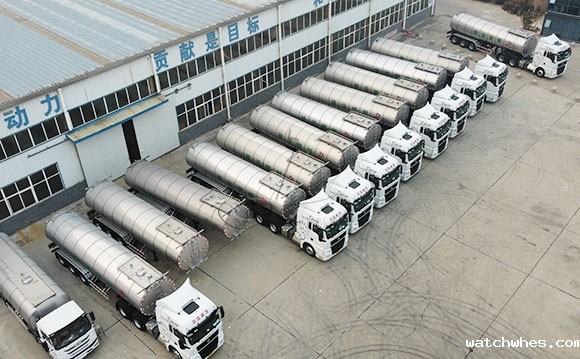 鲜奶运输车