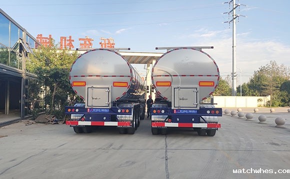 半挂鲜奶运输车