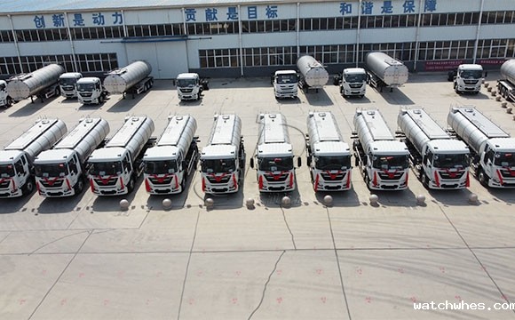 鲜奶运输车