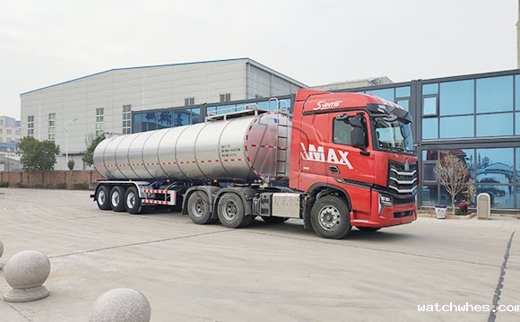 半挂鲜奶运输车