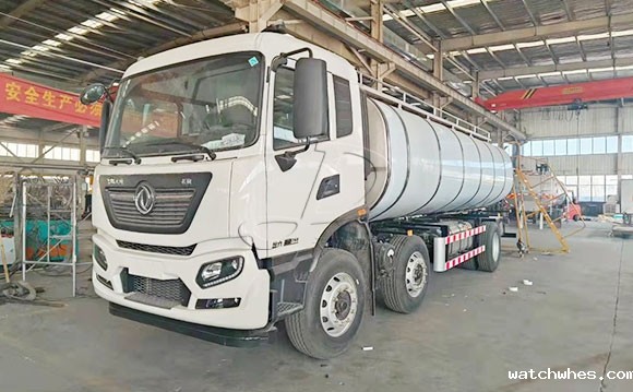 东风天锦鲜奶运输车