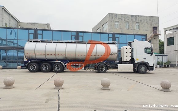 半挂鲜奶运输车