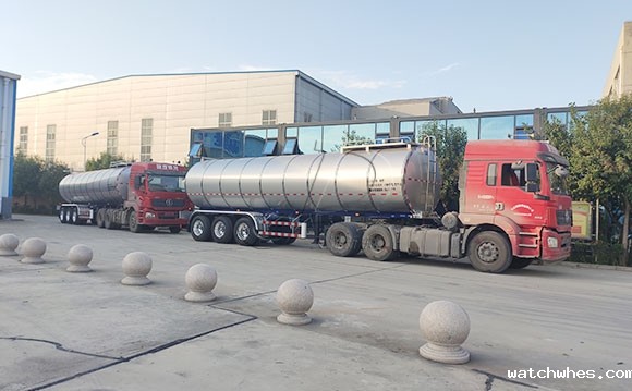 半挂鲜奶运输车