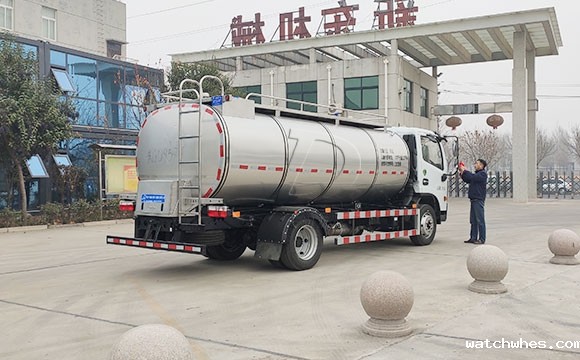 东风多利卡鲜奶运输车