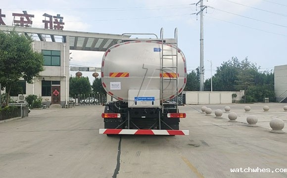 解放前四后六奶罐车