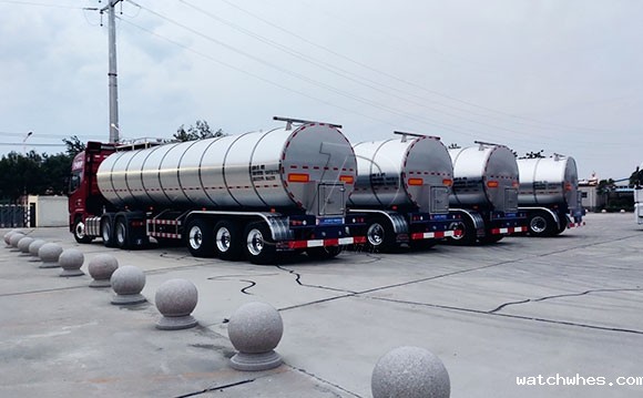 半挂牛奶运输车