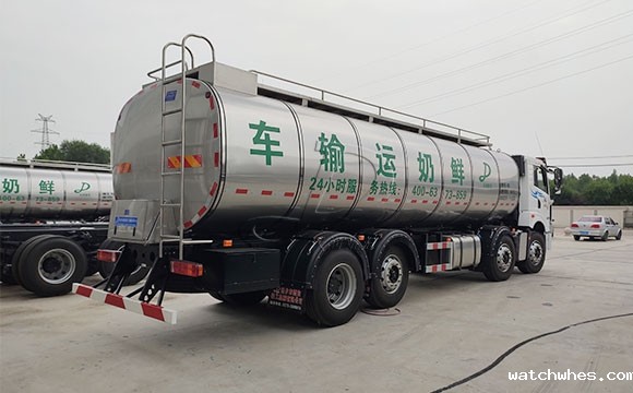 解放国六20吨牛奶运输车
