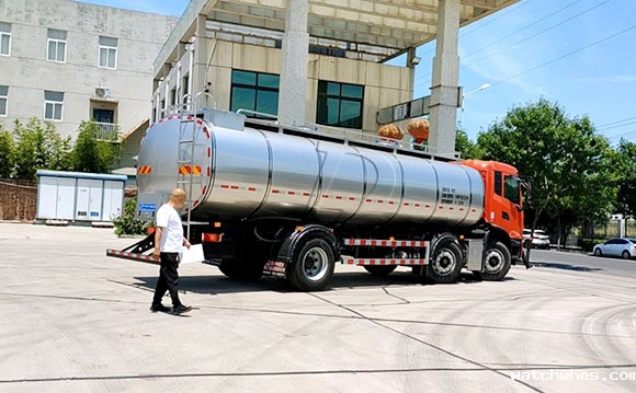 东风国六牛奶运输车