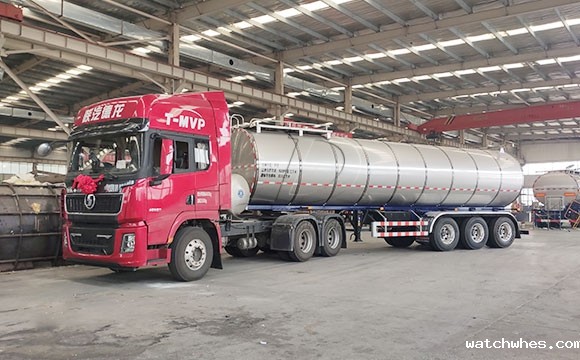 半挂运奶车
